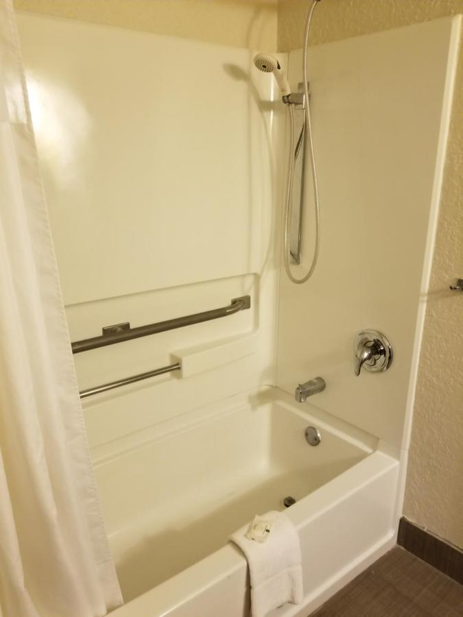 Quality Inn & Suites Leesburg Chain Of Lakes Esterno foto