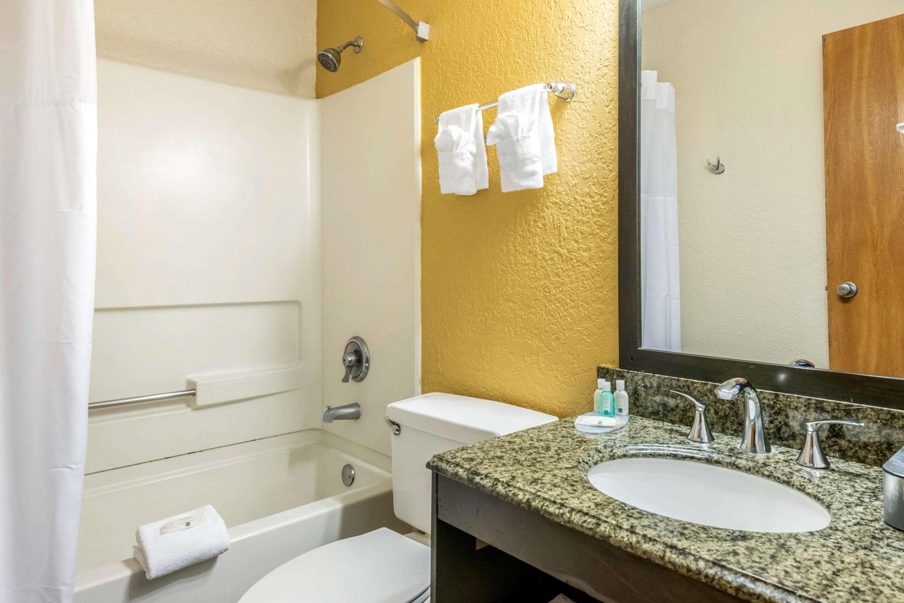Quality Inn & Suites Leesburg Chain Of Lakes Esterno foto